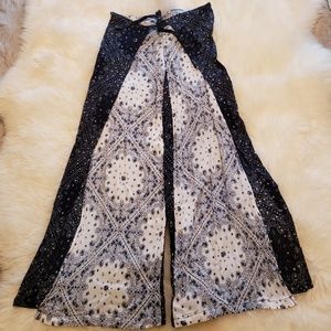 Super cute split wide leg pants